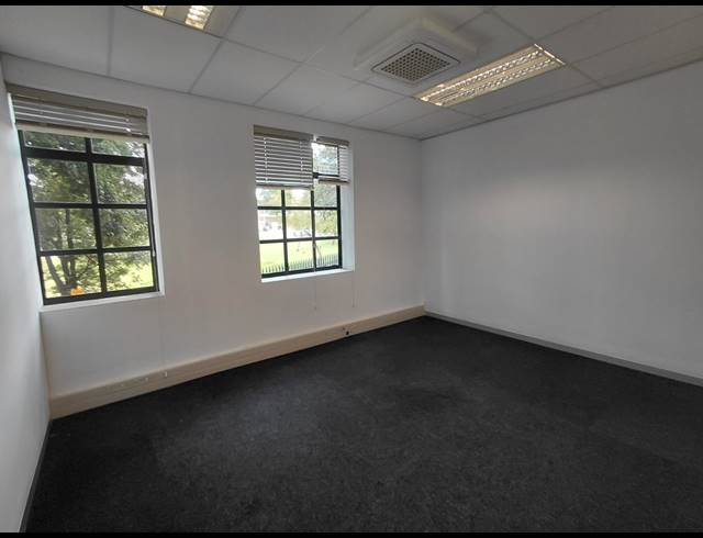 364M² OFFICE TO LET IN LYME PARK